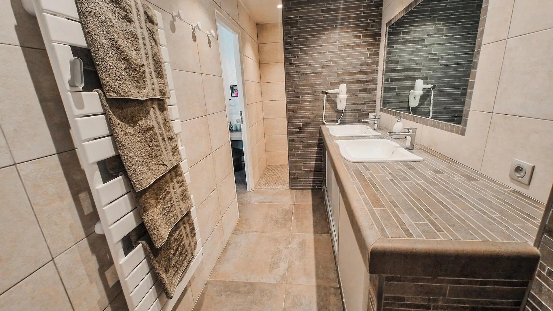 بورم لي ميموزا Villa Nais B&B فندق مبيت وإفطار