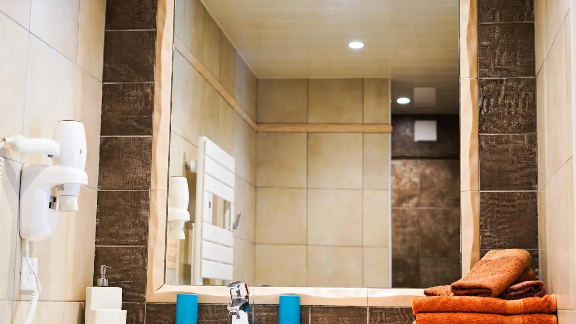 *** فندق مبيت وإفطار بورم لي ميموزا Villa Nais B&B فرنسا
