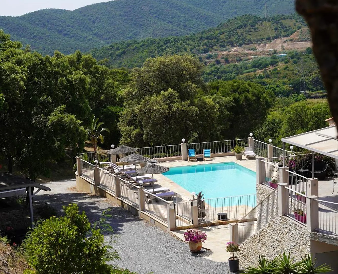 *** فندق مبيت وإفطار بورم لي ميموزا Villa Nais B&B فرنسا